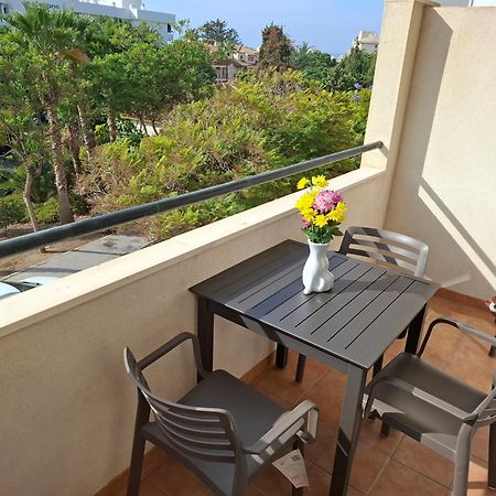 Central 2-Bed Apartment In Estepona Port Ngoại thất bức ảnh